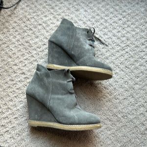 Kelsi Dagger suede wedges